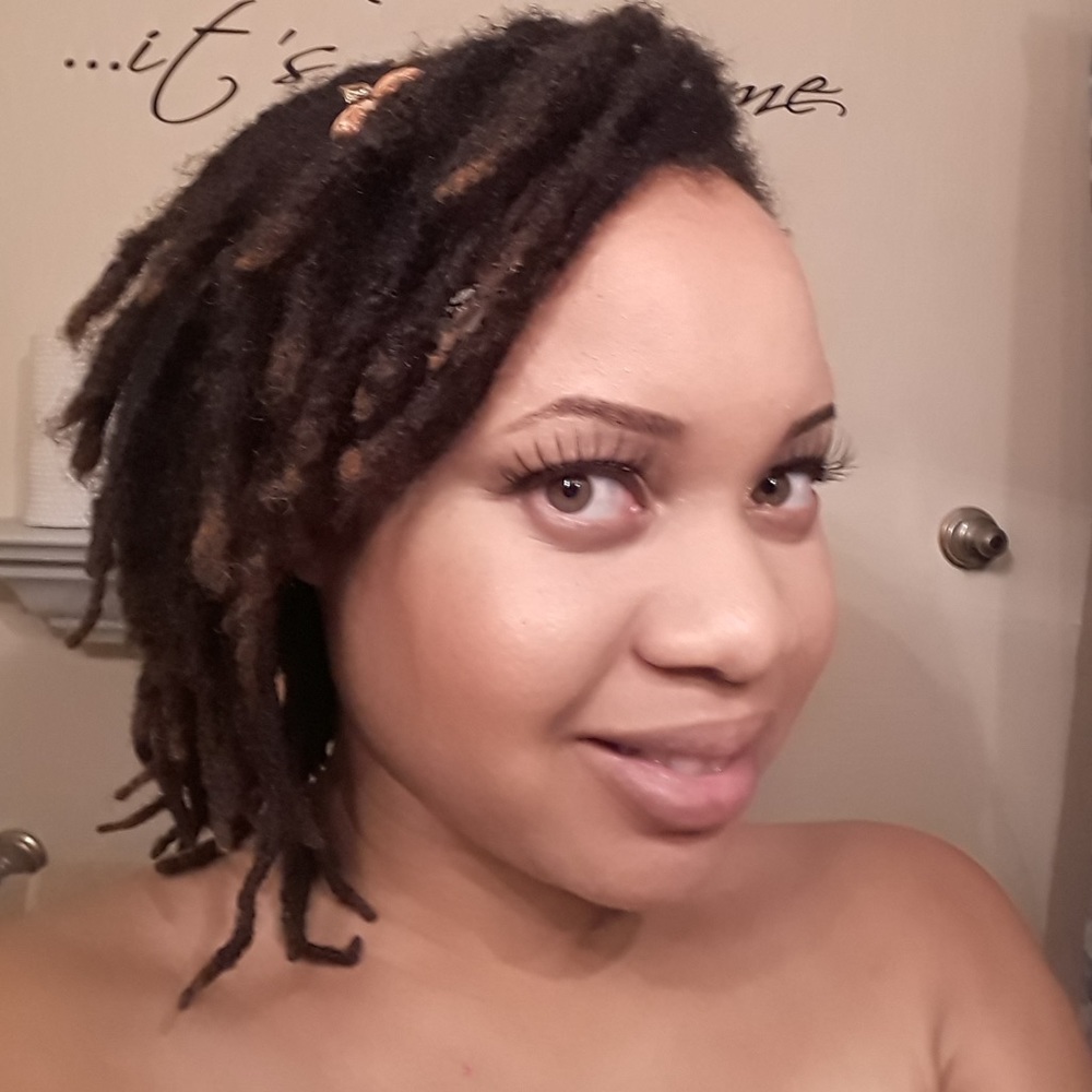 Meet your Posher, Eliscia